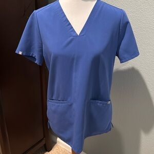 Figs Casma scrub top size M in royal blue